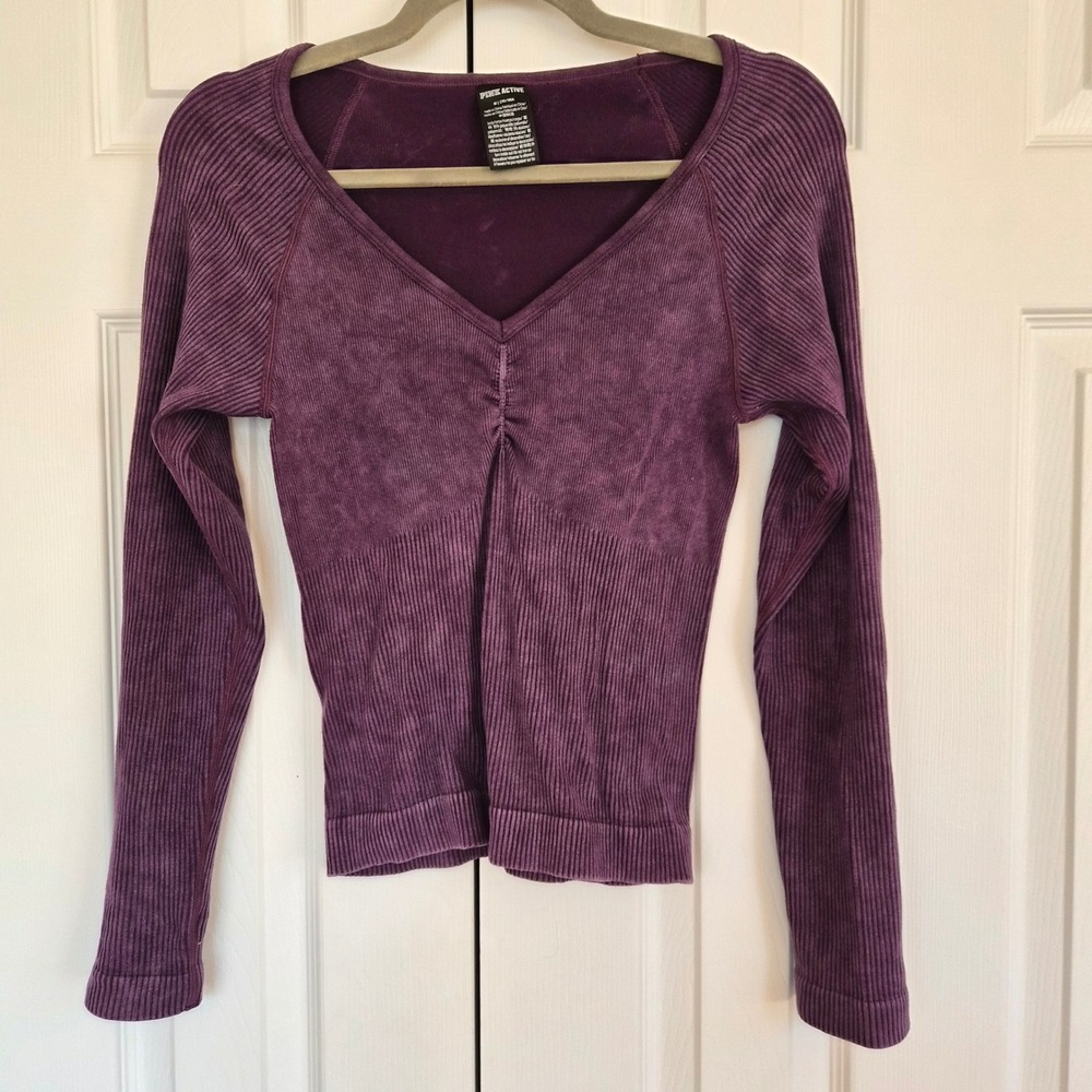 Pink Active‎ Victoria's Secret Mineral Wash Ribbed V-Neck Purple Medium Gorpcore